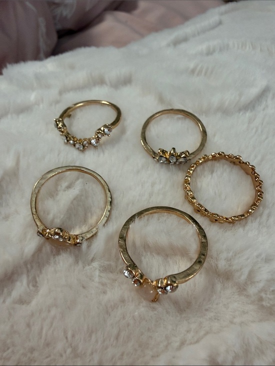 Jewelry - Gold Tone Women's Stackable Ring Set - Elegant Crystal Accents